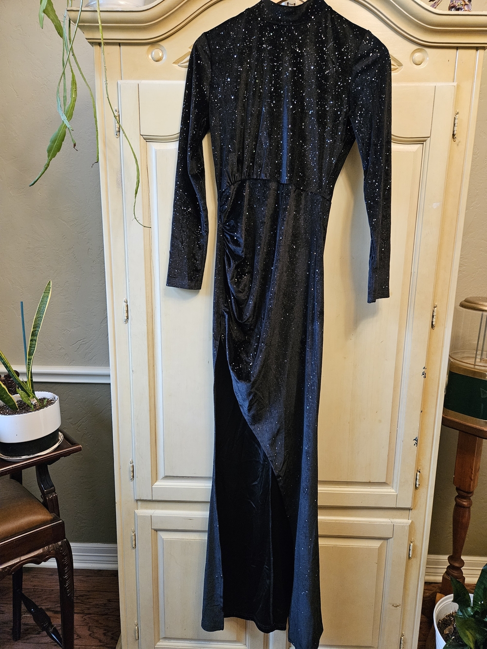 Women's Black Sparkle Long-Sleeve Evening Gown